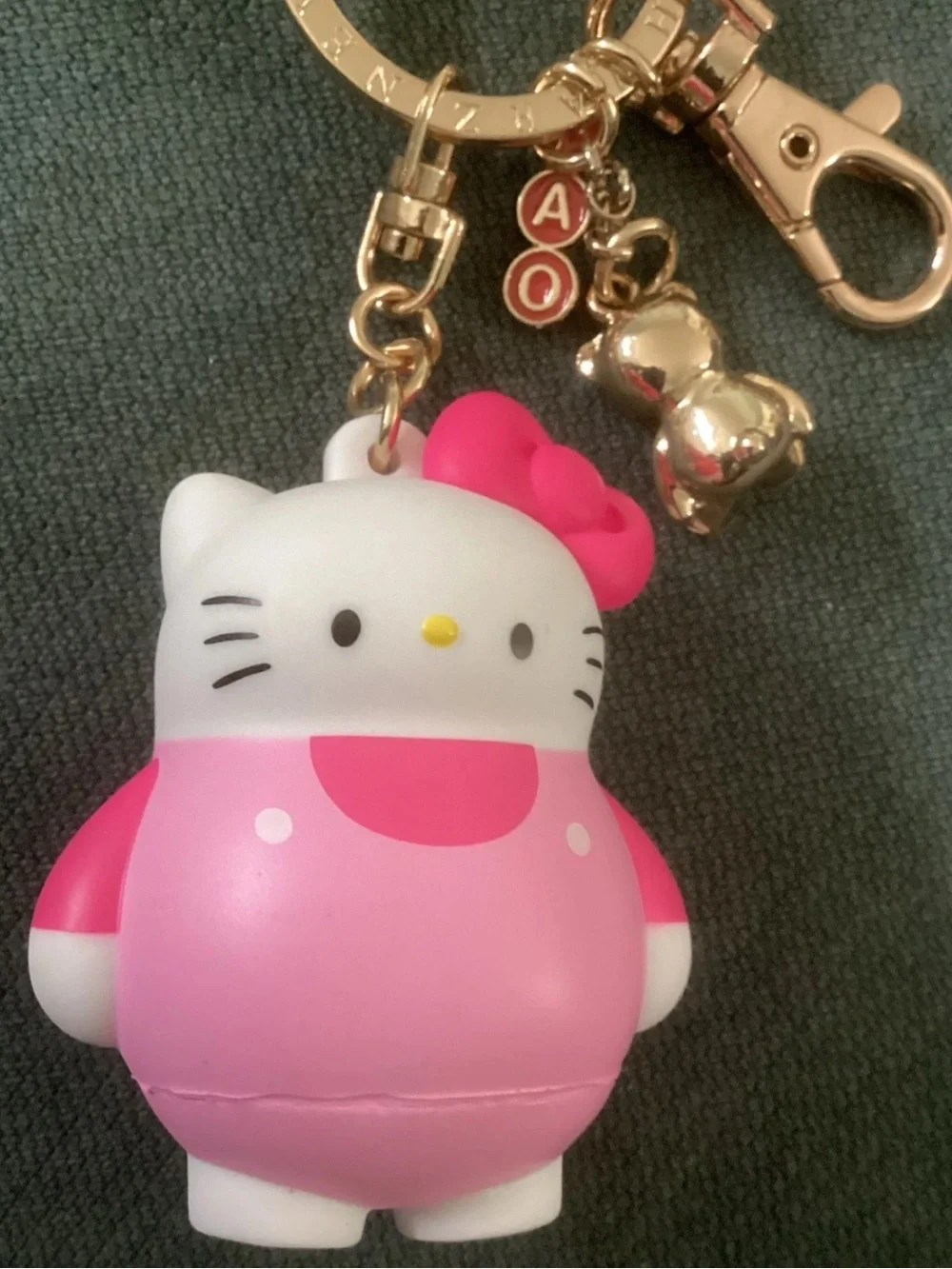 NWT FAO Schwarz Hello Kitty Pink and White Bag Charm Keychain